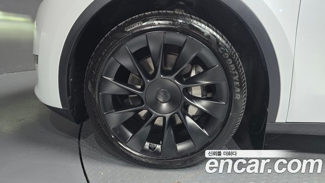 Tesla Model Y 2024 — photo 5