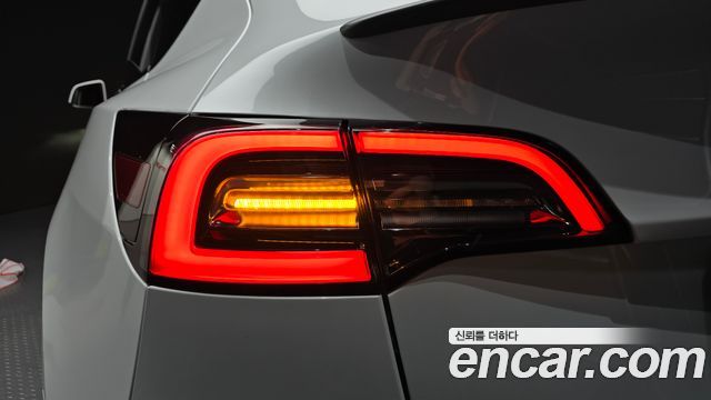 Tesla Model Y 2024 — photo 9