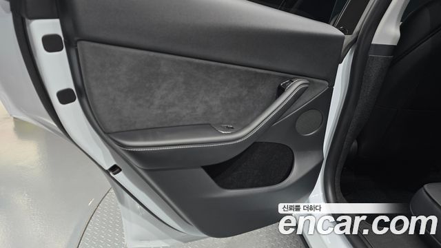 Tesla Model Y 2024 — photo 15