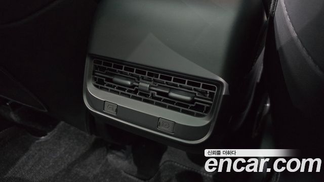 Tesla Model Y 2024 — photo 28