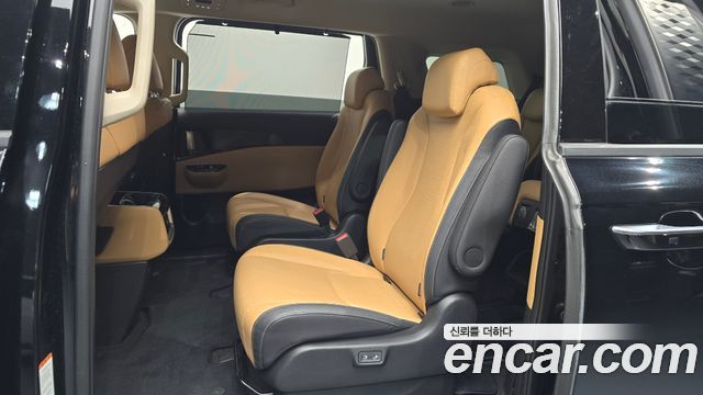 Kia Canival 2023 — photo 17
