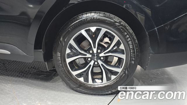 Kia Canival 2023 — photo 7