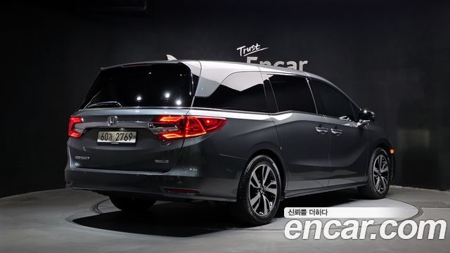Honda Odyssey 2018 — photo 2