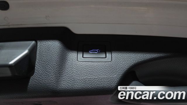 Hyundai Santafe 2018 — photo 31