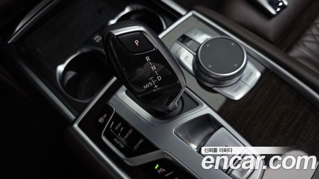 BMW 7-Series 2020 — photo 12