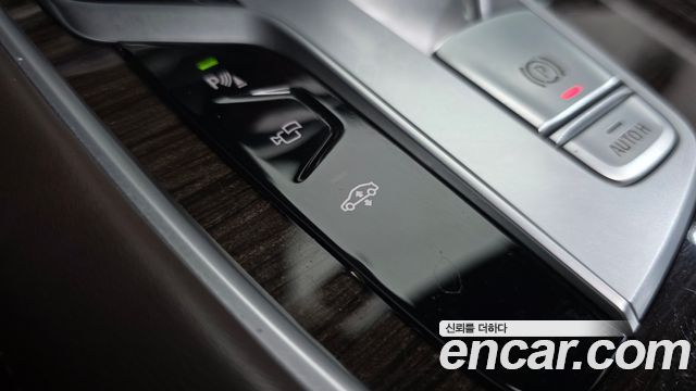 BMW 7-Series 2020 — photo 24