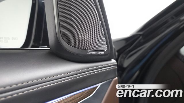BMW 7-Series 2020 — photo 25