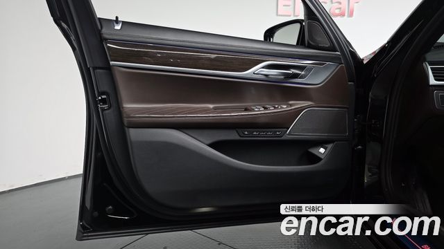 BMW 7-Series 2020 — photo 14