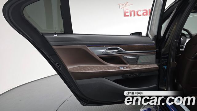 BMW 7-Series 2020 — photo 15