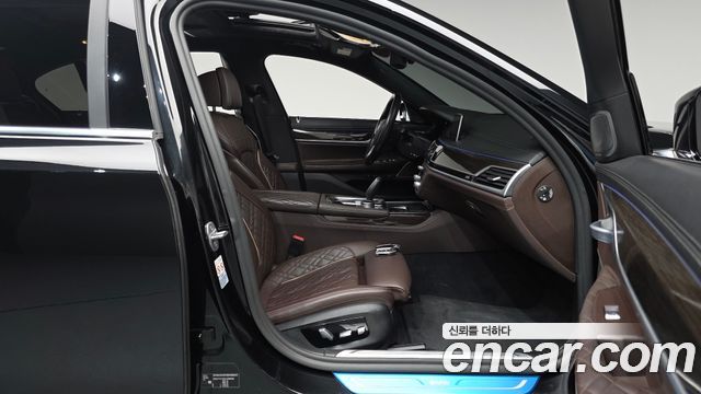 BMW 7-Series 2020 — photo 16