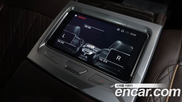 BMW 7-Series 2020 — photo 32