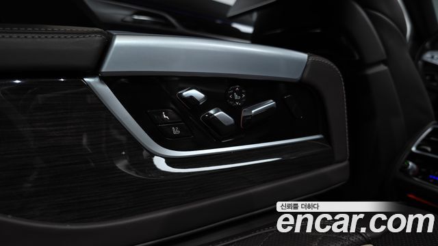 BMW 7-Series 2020 — photo 33