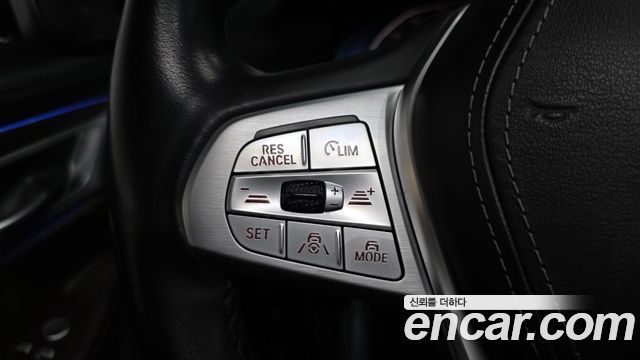 BMW 7-Series 2020 — photo 35