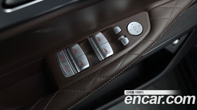 BMW 7-Series 2020 — photo 37