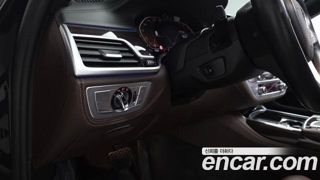 BMW 7-Series 2020 — photo 40