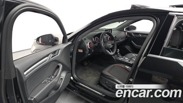 Audi A3 2018 — photo 10