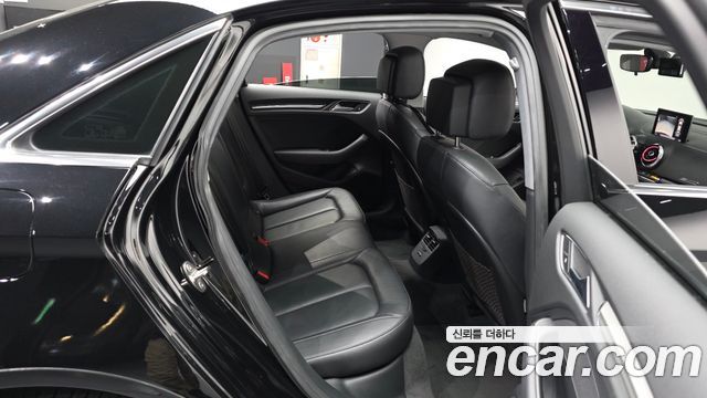 Audi A3 2018 — photo 12
