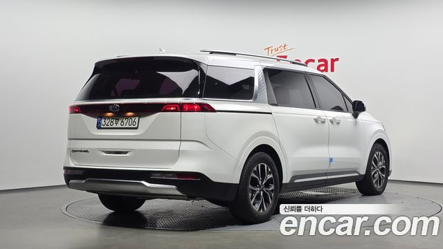 Kia Canival 2021 — photo 2