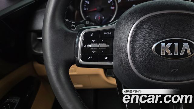 Kia Canival 2021 — photo 23