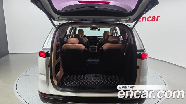 Kia Canival 2021 — photo 28
