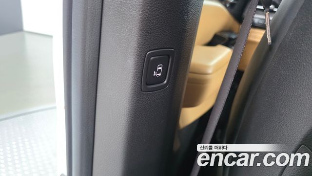 Kia Canival 2021 — photo 32