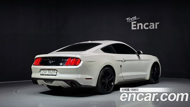 Ford Mustang 2017 — photo 2