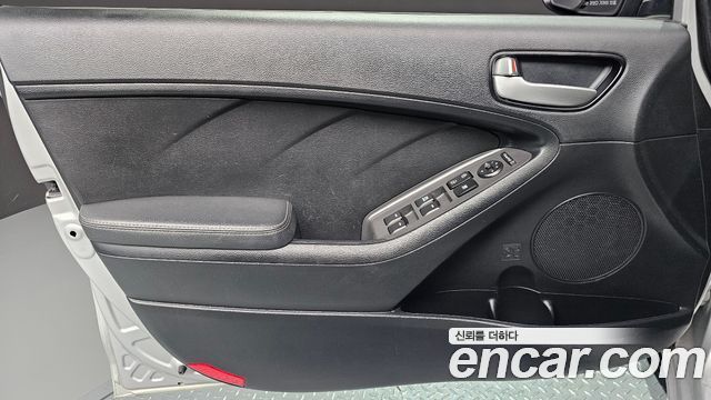 Kia K3 2018 — photo 14