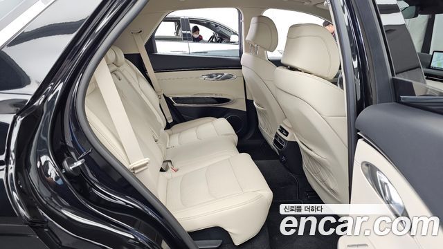 Genesis GV70 2022 — photo 18