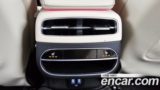 Genesis GV70 2022 — photo 24