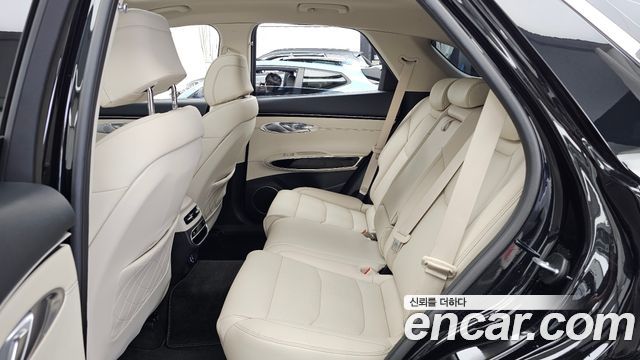 Genesis GV70 2022 — photo 16