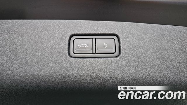 Genesis GV70 2022 — photo 31