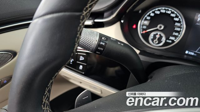 Genesis GV70 2022 — photo 34