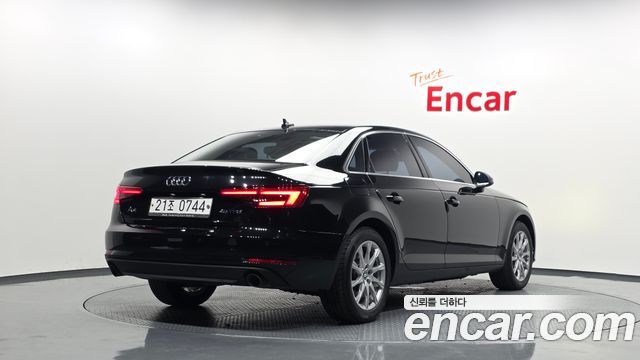 Audi A4 2016 — photo 2