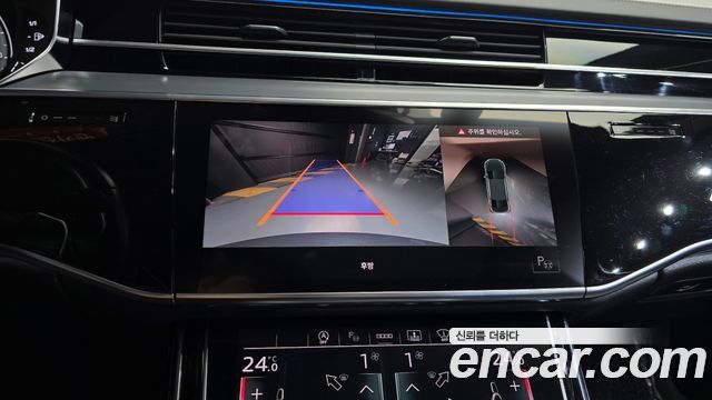 Audi A8 2021 — photo 20