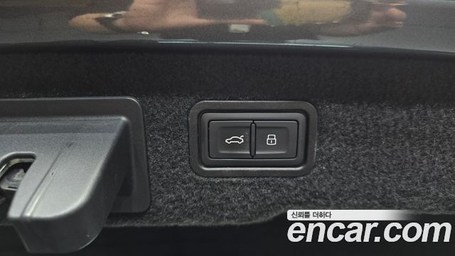 Audi A8 2021 — photo 22