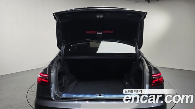 Audi A8 2021 — photo 23