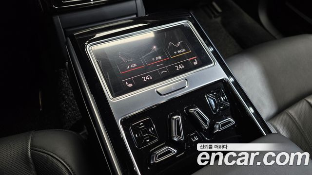 Audi A8 2021 — photo 24