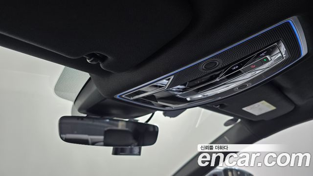 Audi A8 2021 — photo 25