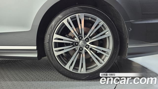 Audi A8 2021 — photo 7