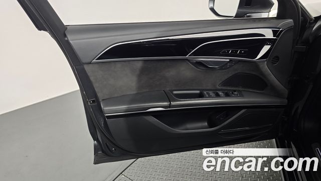 Audi A8 2021 — photo 14