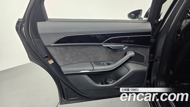 Audi A8 2021 — photo 15