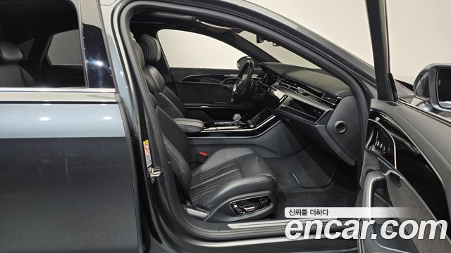 Audi A8 2021 — photo 16