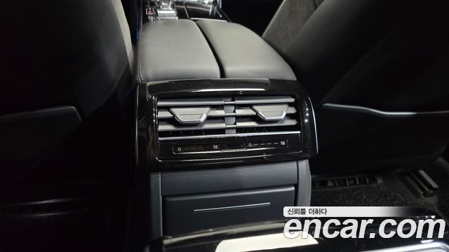 Audi A8 2021 — photo 29