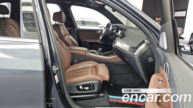 BMW X5 2021 — photo 11