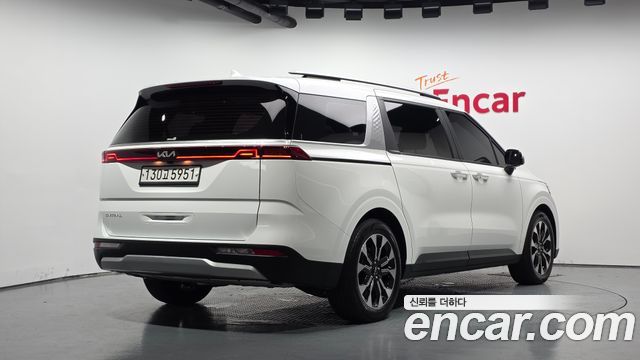 Kia Canival 2023 — photo 2