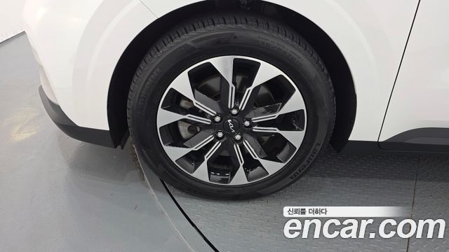 Kia Canival 2023 — photo 5