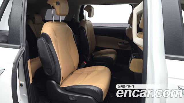 Kia Canival 2023 — photo 17