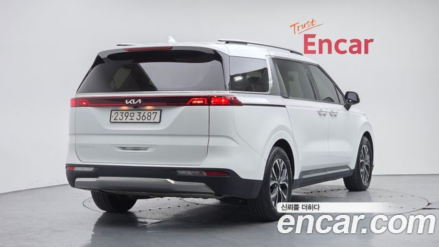 Kia Canival 2023 — photo 2