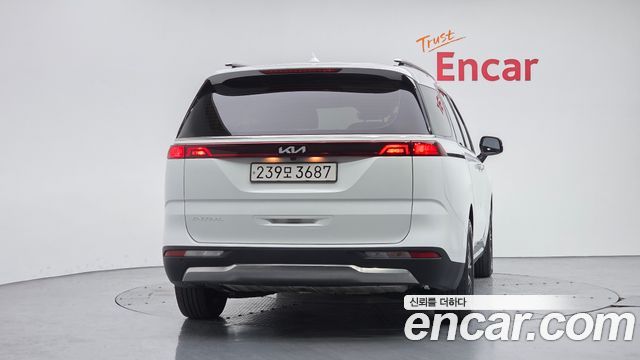 Kia Canival 2023 — photo 4