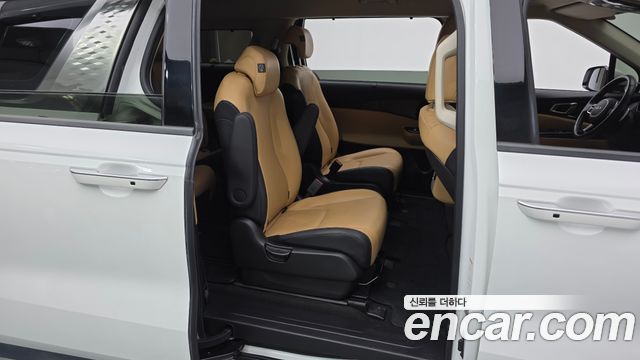 Kia Canival 2023 — photo 11